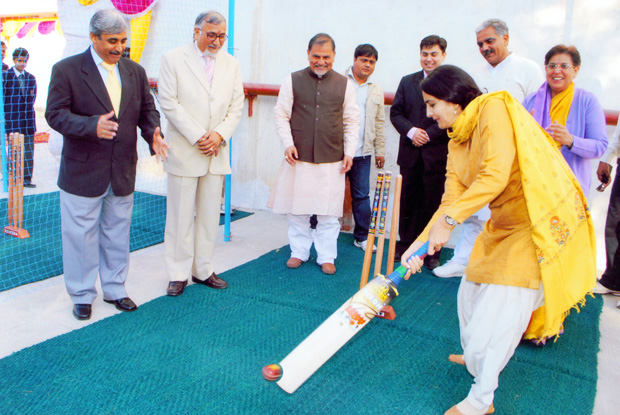 Smt. Kiran Chaudhary, Hon’ble Tourism, Forest, Sports & Youth Affairs Minister, Govt. of Haryana taking a shot at batting during the inauguration of  FMS Sports Academy.